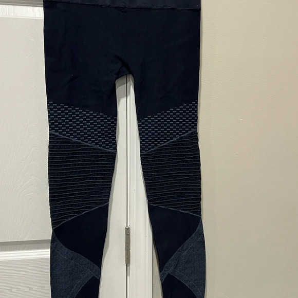 Spanx Look at Me Now Seamless Moto
Leggings Indigo Sky Size L $88 - Picture 7 of 10